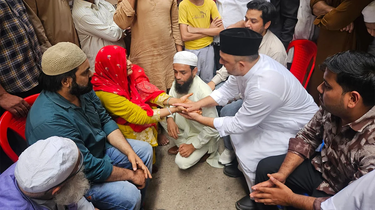 مصطفیٰ آباد قتل معاملہ: دہلی کانگریس اقلیتی وفد کی اہلِ خانہ سے ملاقات، انصاف اور مکمل تعاون کی یقین دہانی