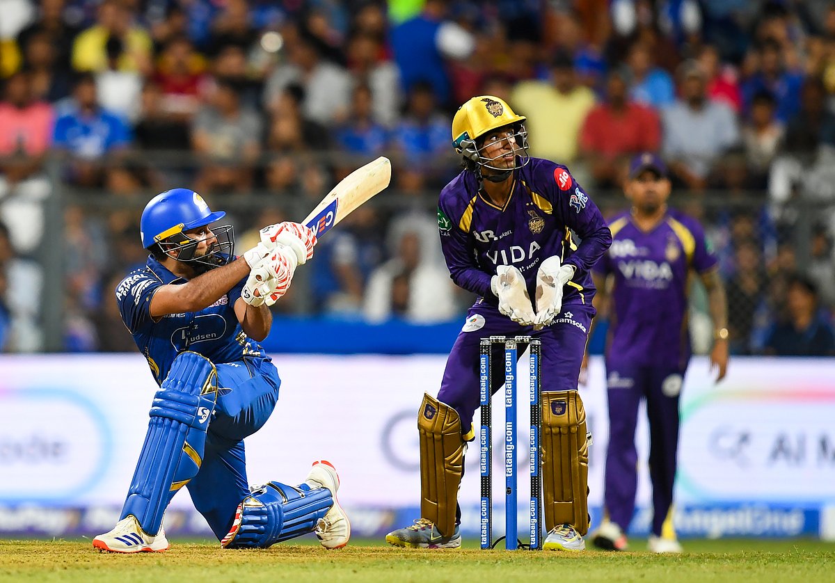 ممبئی انڈینز کا 220 رنز کا کامیاب تعاقب، کولکتہ کو 6 وکٹوں سے شکست، روہت شرما اور ریکلٹن کی شاندار اننگز