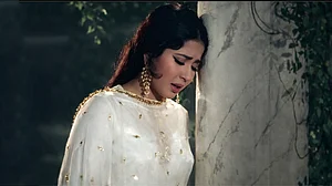 ملکۂ جذبات مینا کماری: پردے کی اداسی اور حقیقی زندگی کا کربناک سفر