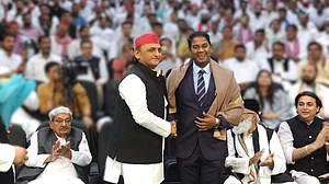 بابا صاحب کے پوتے کی ایس پی سربراہ سے ملاقات، امبیڈکر اور اکھلیش کے حق میں لگایا نعرہ