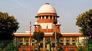 مالدہ میں عدالتی افسران کو یرغمال بنانے پر سپریم کورٹ ناراض، الیکشن کمیشن کو سی بی آئی یا این آئی اے سے جانچ کرانے کی ہدایت