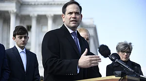 ایران کے سابق کمانڈر مرحوم قاسم سلیمانی کی بھتیجی کو امریکہ چھوڑنے کا حکم