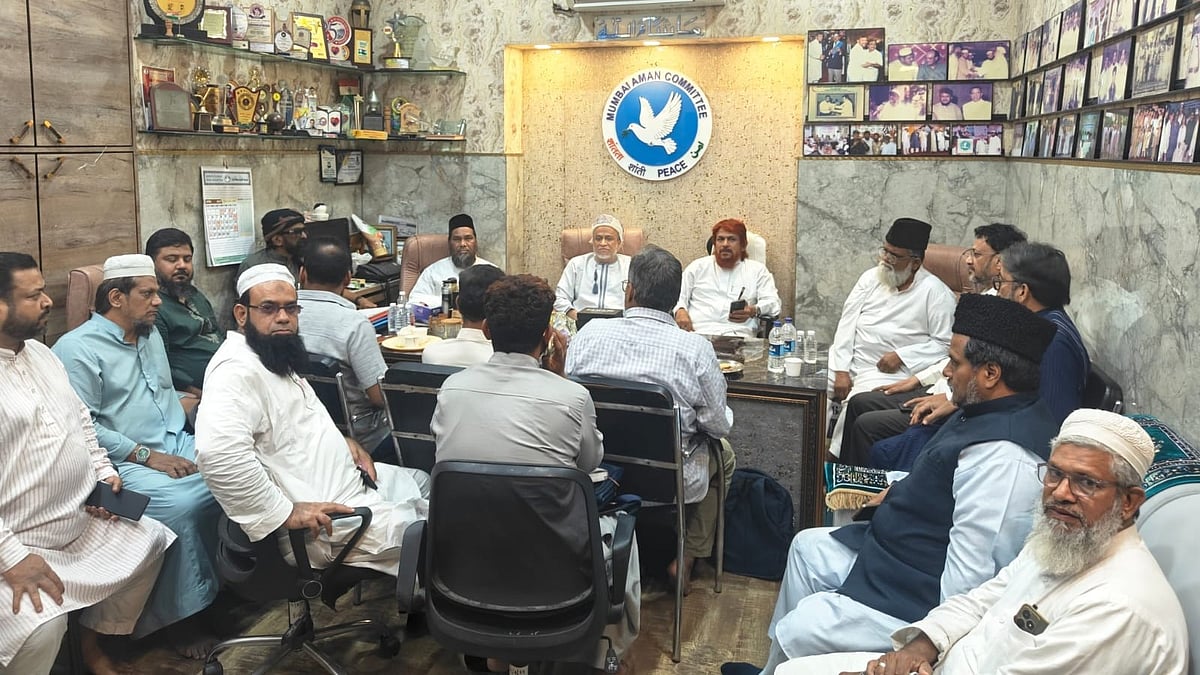 <div class="paragraphs"><p>’ایس آئی آر بیداری مہم‘ اجلاس میں شامل افراد</p></div>