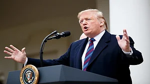 جنگ کے بیچ ٹرمپ کا اہم قبول نامہ، ’ایران میں حکومت مخالف مظاہرین کو اسلحہ فراہم کئے تھے‘