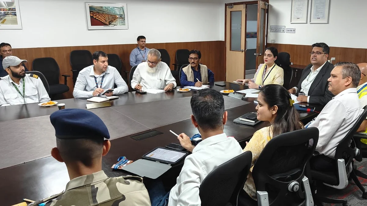 <div class="paragraphs"><p>حج 2026 کے انتظامات سے متعلق جائزہ اجلاس کا منظر</p></div>