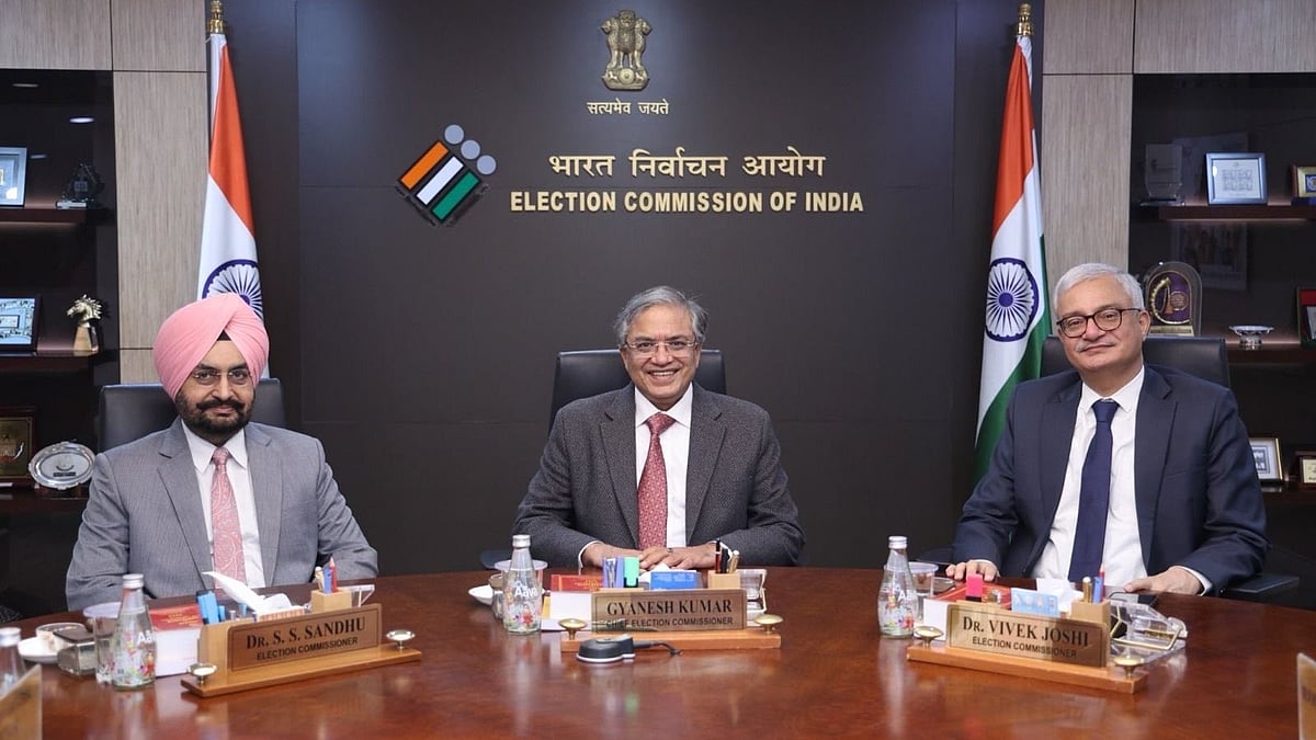 <div class="paragraphs"><p>چیف الیکشن کمشنر اور الیکشن کمشنرز، تصویر ’ایکس‘&nbsp;<a href="https://x.com/ECISVEEP">@ECISVEEP</a></p></div>