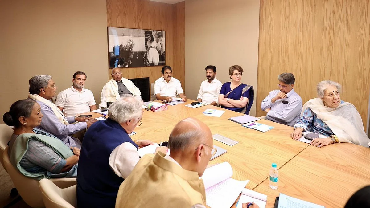 <div class="paragraphs"><p>کانگریس مجلس عاملہ کی میٹنگ کا منظر، تصویر ’ایکس‘&nbsp;<a href="https://x.com/kharge">@kharge</a></p></div>