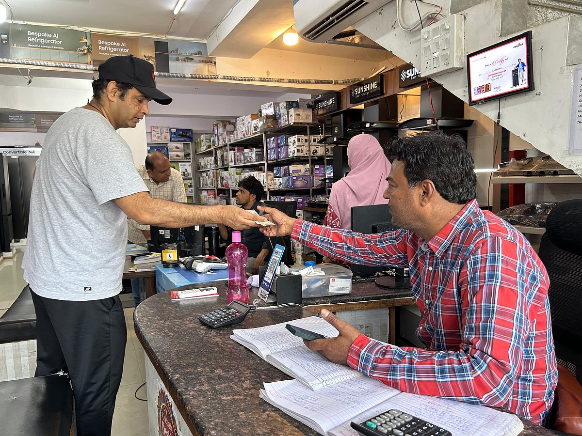 ہم ہیں کامیاب-7: انتھک محنت کی مثال ہے ’عالم مارٹ‘، آئیے چلتے ہیں ہیلپر سے تاجر بننے کے ایک یادگار سفر پر