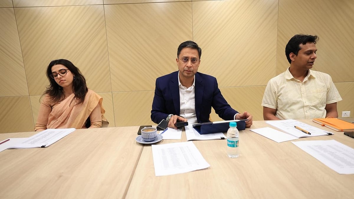 <div class="paragraphs"><p>انٹرویو کے لیے تیار پینل میں شامل سینئر ایڈووکیٹ پرشانتو چندر سین، ایڈووکیٹ اپار گپتا اور ایڈووکیٹ عالیہ وزیری</p></div>