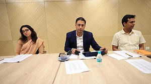 <div class="paragraphs"><p>انٹرویو کے لیے تیار پینل میں شامل سینئر ایڈووکیٹ پرشانتو چندر سین، ایڈووکیٹ اپار گپتا اور ایڈووکیٹ عالیہ وزیری</p></div>