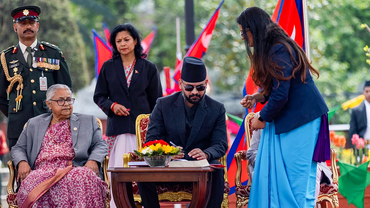 <div class="paragraphs"><p>نیپال کے وزیر اعظم بالین شاہ حلف لیتے ہوئے / آئی اے این ایس</p></div>