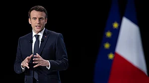 آبنائے ہرمز کھولنے کی کوششیں تیز، میکروں اور اسٹارمر کی عالمی میٹنگ، 40 ممالک کے رہنما ہوں گے شریک