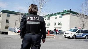 <div class="paragraphs"><p>کینیڈا پولیس</p></div>