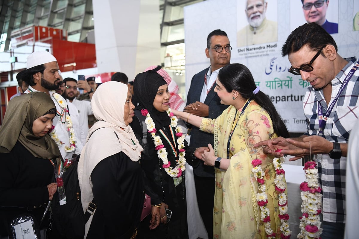 دہلی سے حج پروازوں کا بابرکت آغاز، دہلی حج کمیٹی کی چیئرپرسن نے حجاج کو رخصت کیا