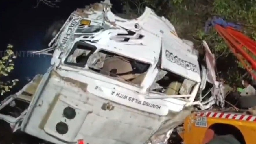 تمل ناڈو میں خوفناک حادثہ، گہری کھائی میں جا گری سیاحوں کی وین، 9 افراد کی دردناک موت