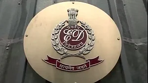 بنگال میں ووٹنگ سے قبل ڈی سی پی کی رہائش پر ای ڈی کا چھاپہ، مرکزی ایجنسی کی کارروائی پر سیاسی طوفان کھڑا ہونے کا امکان