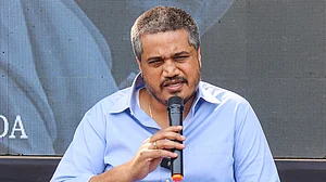 ڈی جی سی اے افسر کی گرفتاری پر روہت پوار کا ردعمل، ’چھوٹی مچھلی گرفتار، شارک اب بھی آزاد‘