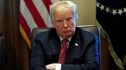 <div class="paragraphs"><p>امریکی صدر ٹرمپ کو جھٹکا</p></div>