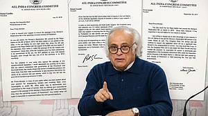 <div class="paragraphs"><p>جے رام رمیش، راہل-سونیا کے خطوط</p></div>