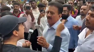 <div class="paragraphs"><p>ویڈیو گریب</p></div>