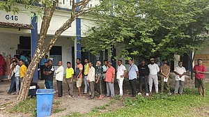 <div class="paragraphs"><p>مغربی بنگال کے سلی گوڑی میں حق رائے دہی کے لیے قطار بند ووٹرس، تصویر ’ایکس‘ <a href="https://x.com/ECISVEEP">@ECISVEEP</a></p></div>