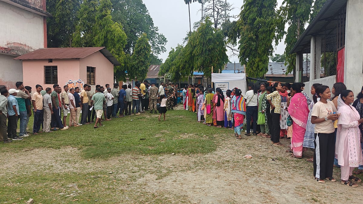 <div class="paragraphs"><p>مغربی بنگال میں حق رائے دہی کے لیے قطار بند ووٹرس، تصویر ’ایکس‘&nbsp;<a href="https://x.com/ECISVEEP">@ECISVEEP</a></p></div>