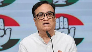 <div class="paragraphs"><p>اجئے ماکن</p></div>