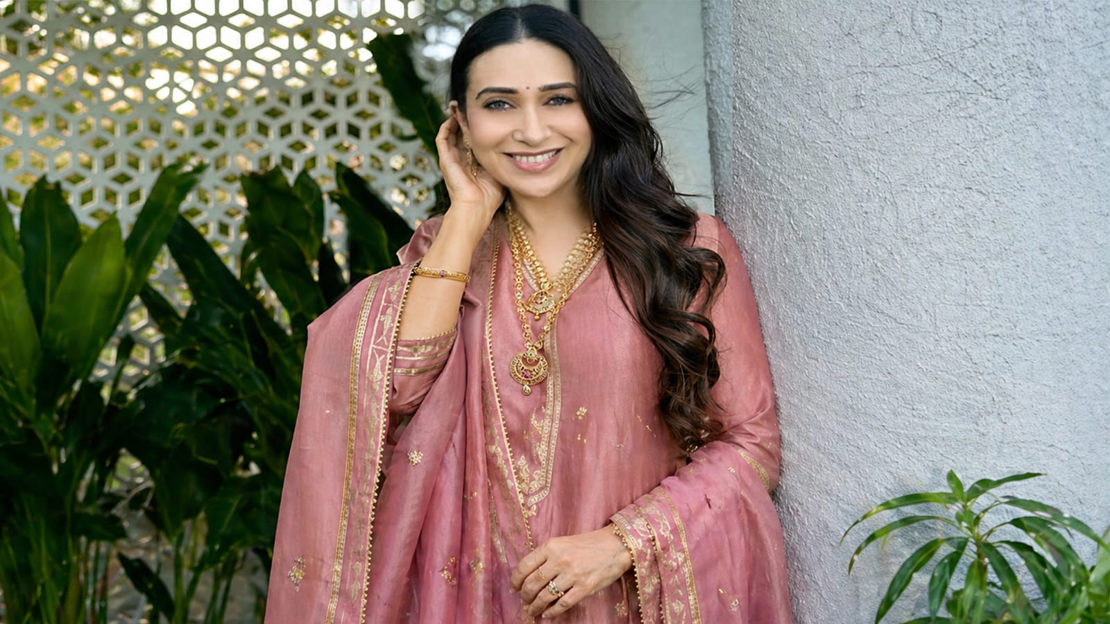 دہلی ہائی کورٹ نے سنجے کپور کی جائیداد کی فروخت پر لگائی روک، کرشمہ کپور کو بڑی راحت