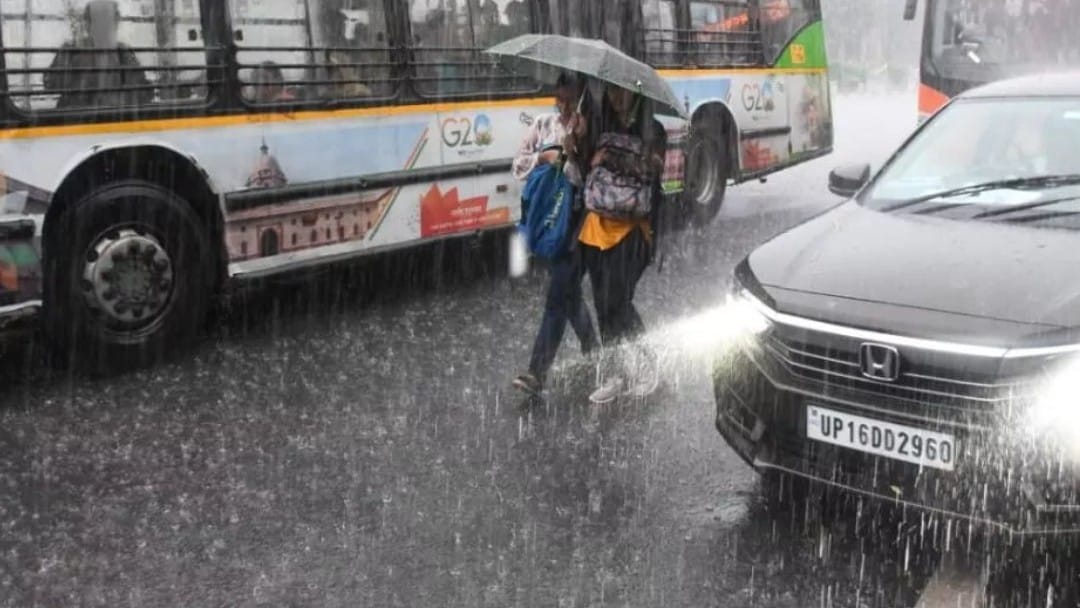 <div class="paragraphs"><p>دہلی میں موسلادھار بارش کا منظر، تصویر سوشل میڈیا</p></div>