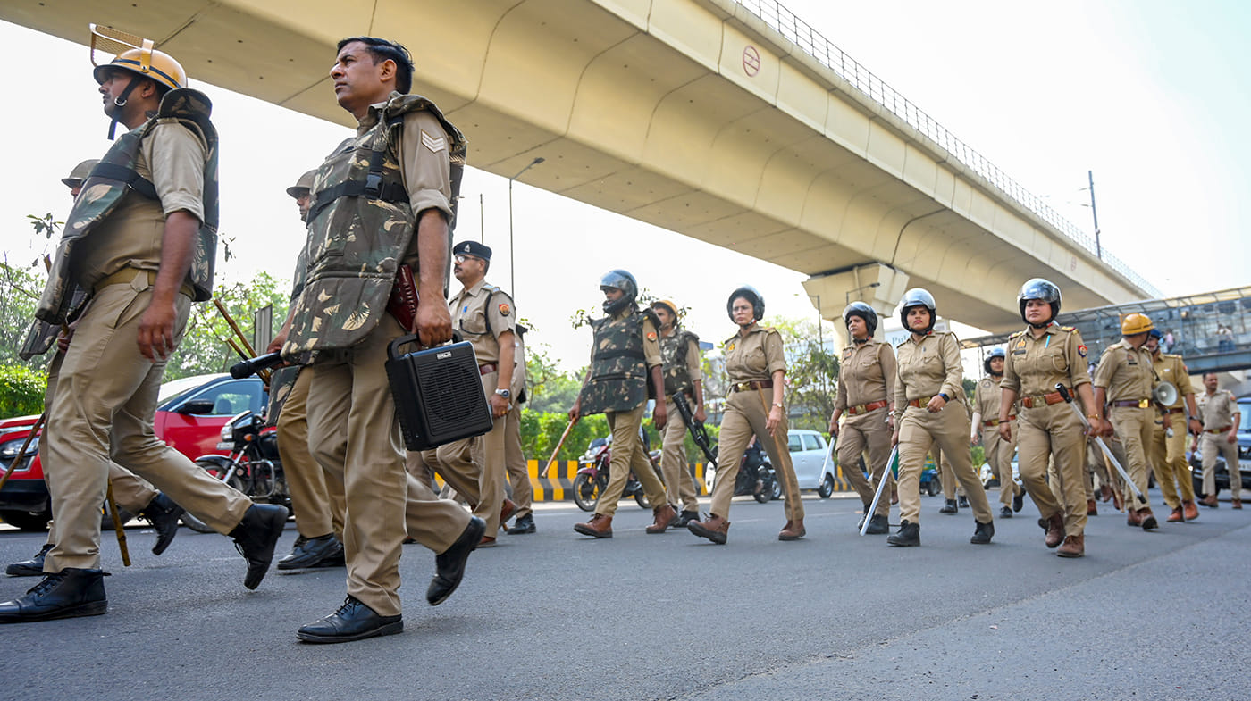 یومِ مزدور سے قبل نوئیڈا قلعے میں تبدیل، ڈرون و سی سی ٹی وی نگرانی کے سائے میں سخت سکیورٹی نافذ