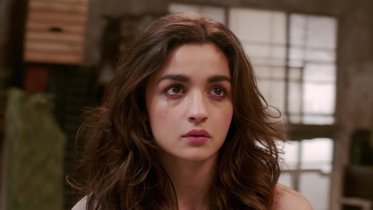 ‘डियर जिंदगी’ के ‘जस्ट गो टू हेल दिल’ सॉन्ग में आलिया भट्ट (फोटो: YouTube/Sony Music India)