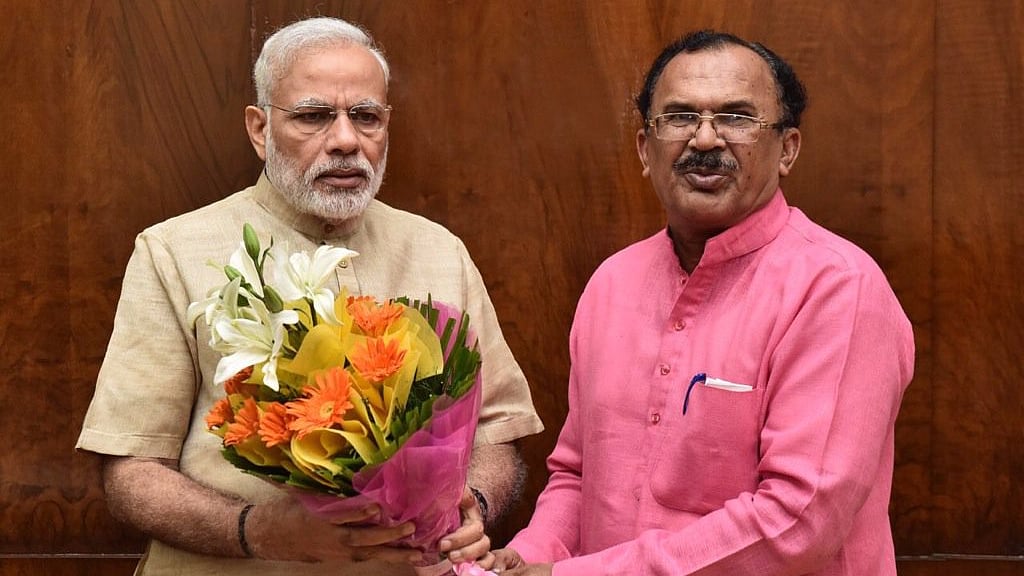 

राजस्थान के शिक्षा मंत्री प्रोफेसर वासुदेव देवनानी (फोटो: twitter)