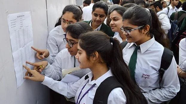बच्चों को फेल-पास के भय से दूर रखना चाहिए