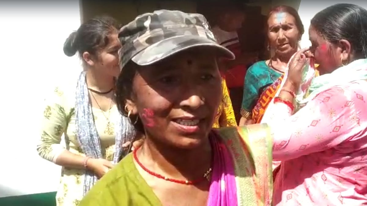 <div class="paragraphs"><p>UP में योगी की वापसी और जश्न उत्तराखण्ड के पैतृक गांव तक, परिवार ने मनाई होली</p></div>
