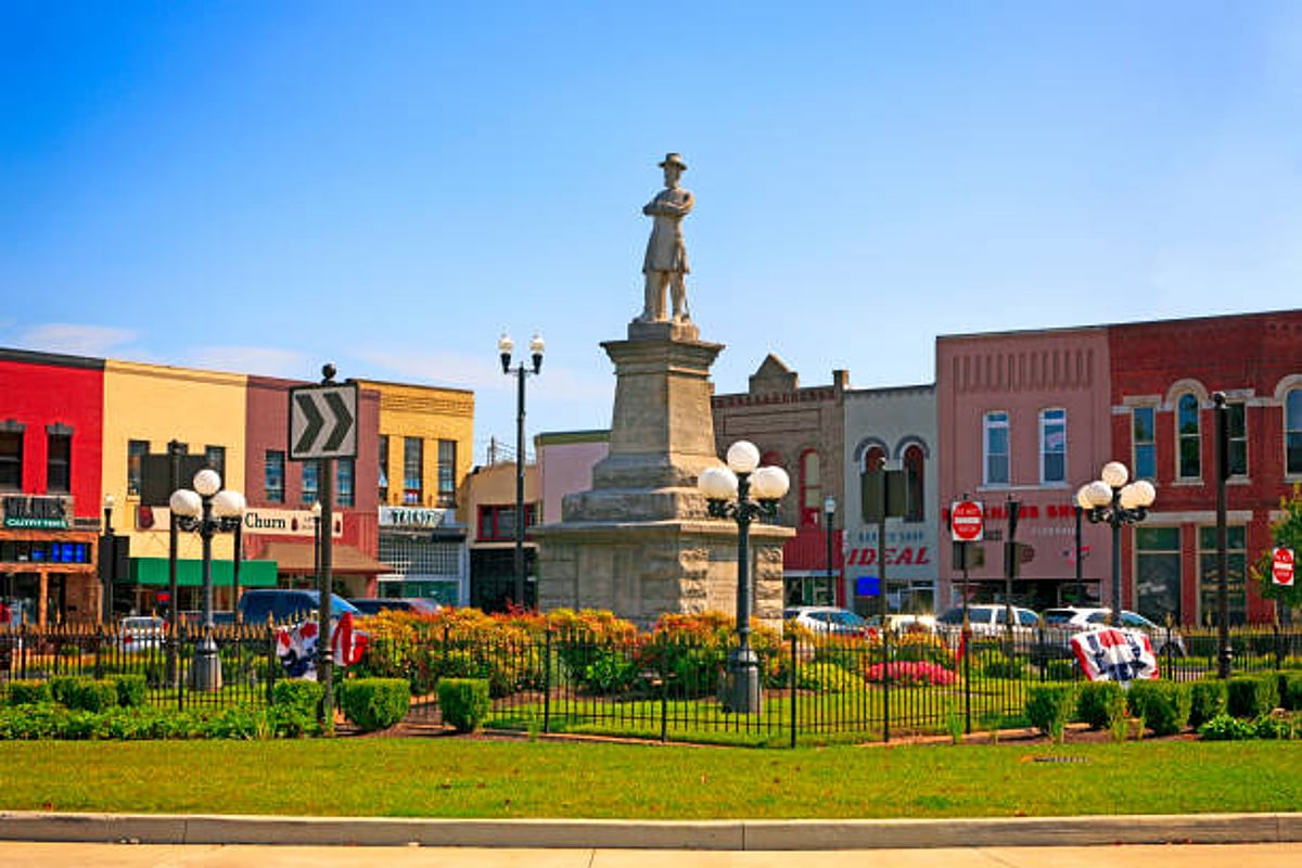 Explore These 10 Amazing Year-Round Things to Do in Lebanon, Tennessee Explore These 10 Amazing Year-Round Things to Do in Lebanon, Tennessee