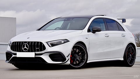 How to Choose the Perfect Luxury Car for Your Special Event
