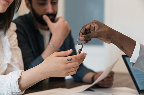 Buying in the Burbs vs. Right in the City: What’s the Real Vibe?