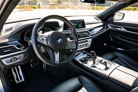 What to Look For: 9 Key Features in Luxury Transport Services