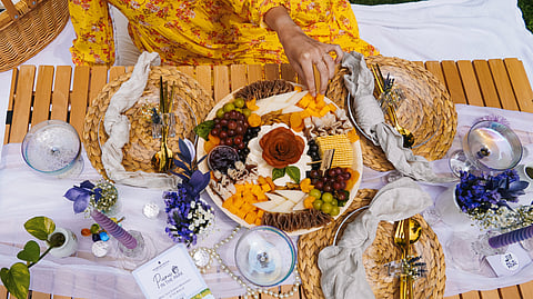 A Stylish Spread Awaits in Central Park’s Most Elegant Picnic Setup