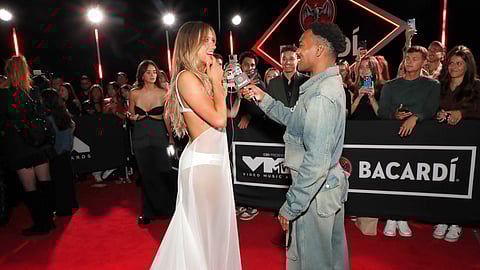 Tate McRae chats with celebrity influencer, Carter Gregory