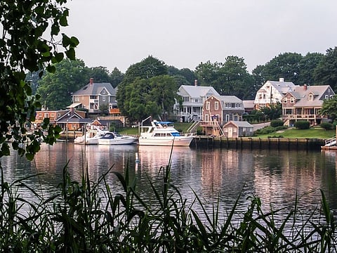 Pros and Cons of Moving to Warwick, RI