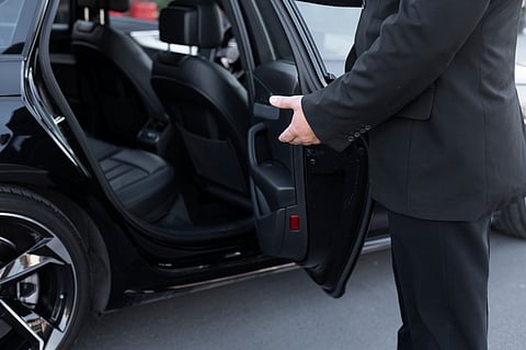 Top 5 Benefits of Hiring Corporate Chauffeur Services Dubai for Executives