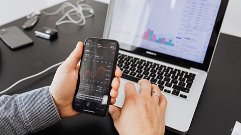 How Beginners Can Use Stock Trading Apps to Learn the Market Without Risking Too Much