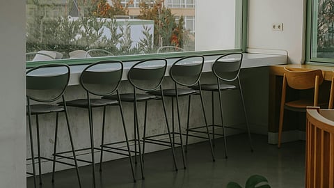 Luxury Bar Stools: Elevating High-End Restaurants and Hotel Lounges