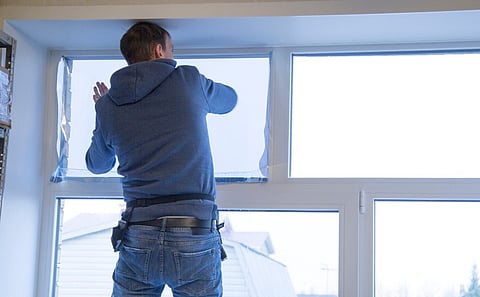 How to choose whether to opt for DIY or Professional Installation of smart glass film