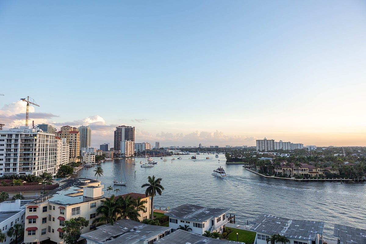 Winterfest Boat Parade: Prime Viewing at Escape Rooftop Bar in Fort ...