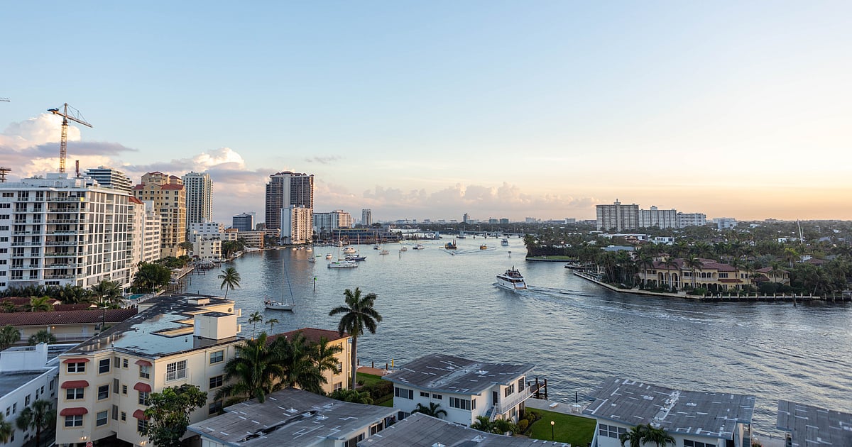 Winterfest Boat Parade: Prime Viewing at Escape Rooftop Bar in Fort ...