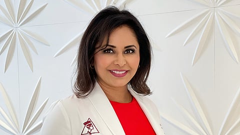 Physician in a white coat discussing hyperbaric oxygen therapy benefits and recovery