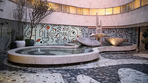 Mondrian Mexico City courtyard with fountain and mural backdrop
