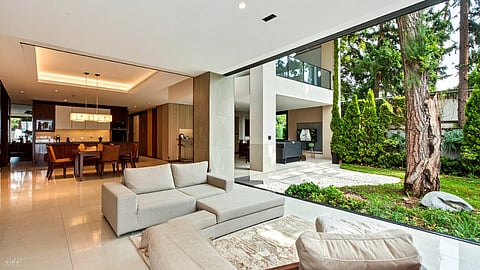 How Luxury Furniture Brands Ensure Safe Shipping of Oversized Pieces